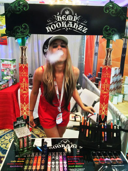 hemphookahzz_expo_event_girl_hookah_cbd_vaporizer_disposable_vape_hemp_legal_420smoker_cashinbis_cannaeo