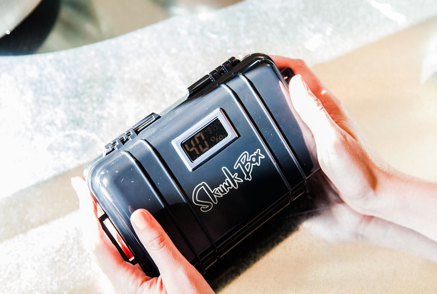 SKUNKBOX_herb_humidor_cannabis_marijuana_odor_absorbing_box_container_secure_case_cashinbis_features_interview_cannaeo_4